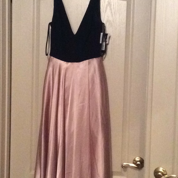 FORMAL DRESS - Picture 2 of 8